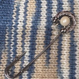 Vintage Button Kilt Pin | Pearl Detail Scarf Pin